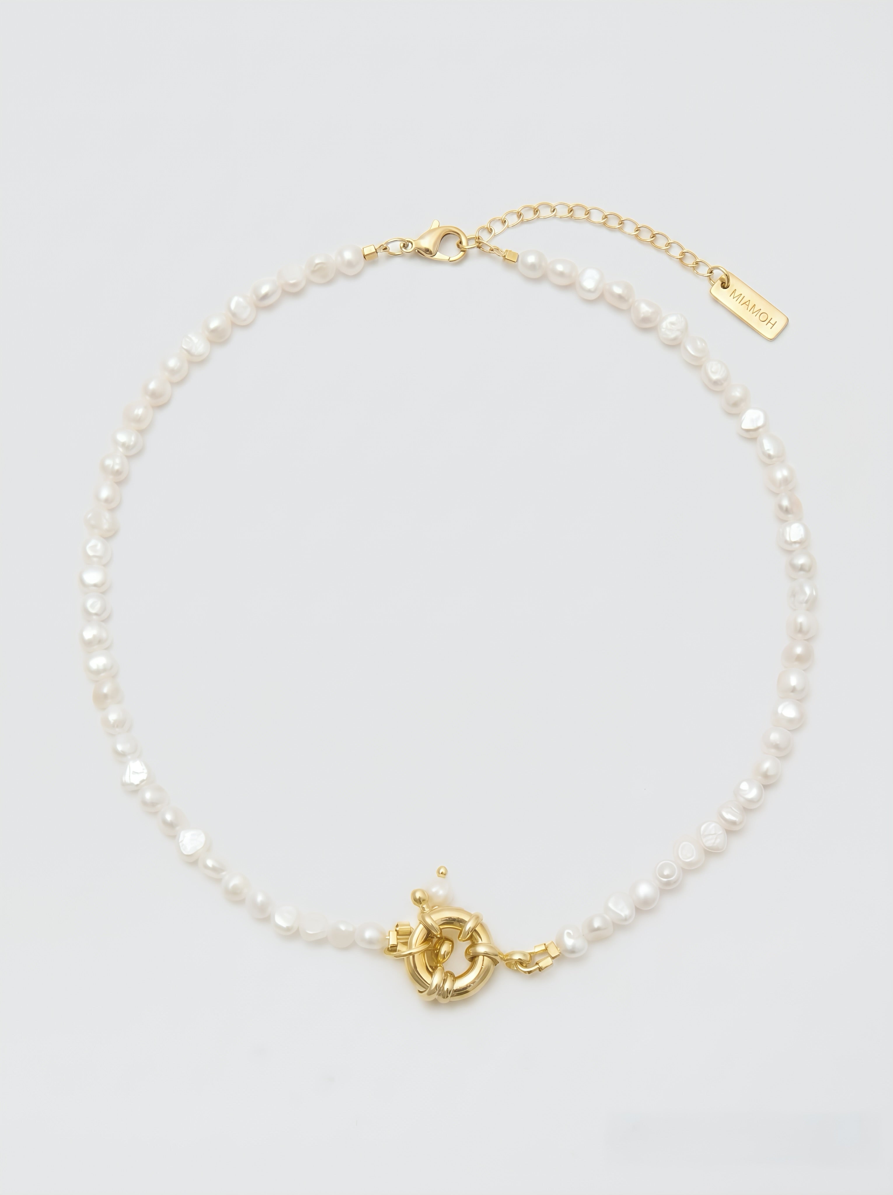 Pearl Necklace with Round Clasp