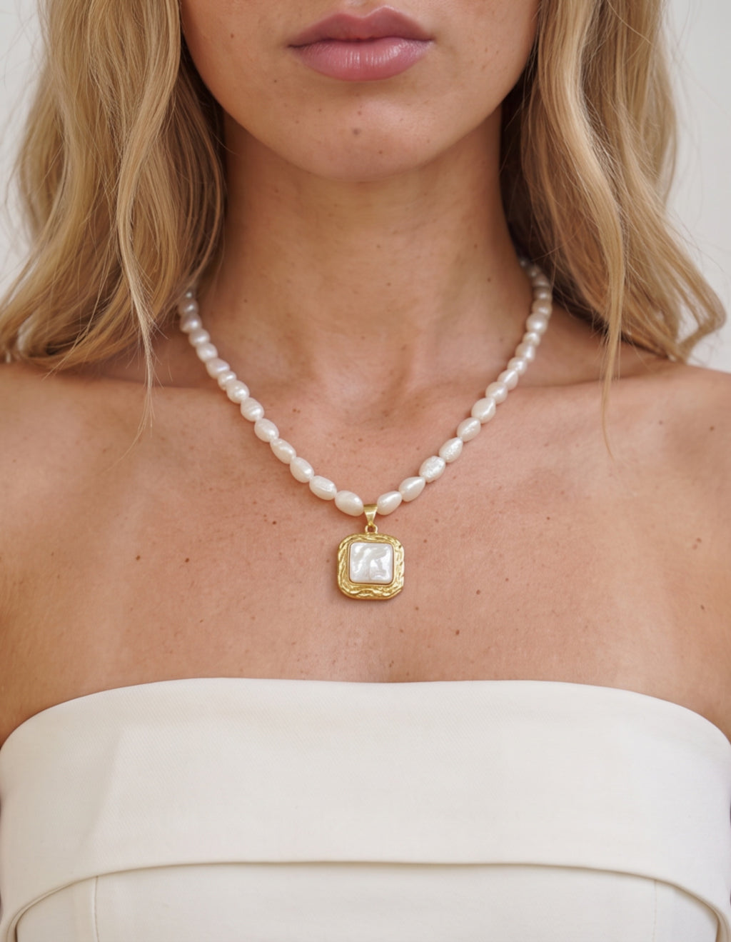 Freshwater Pearl Necklace with Mother-of-Pearl Pendant
